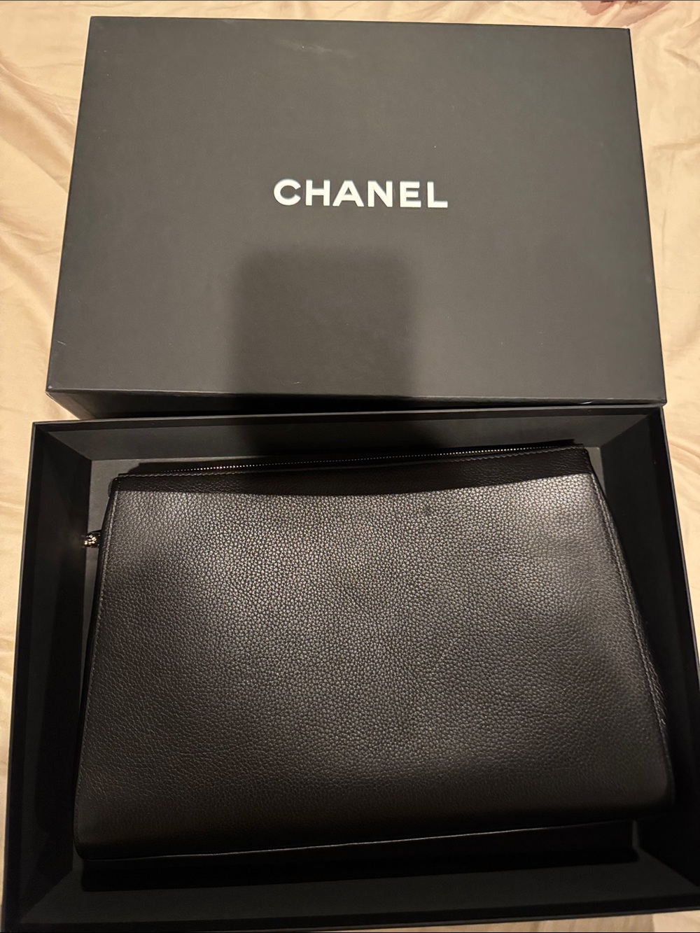 CHANEL women Black Leather Pouch with Gold CC Emblem - Picture 11 of 16